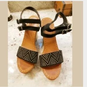 AMERICAN EAGLE OUTFITTERS SZ 7 BLACK STUDDED WEDGE